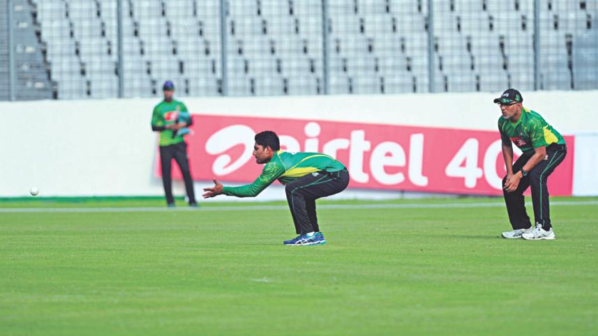Tigers coach Chandika Hathurusingha.jpg