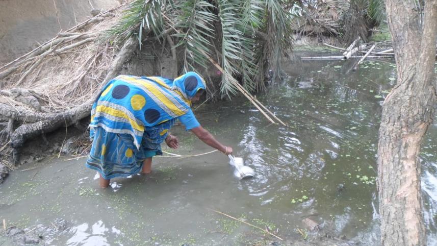 Water crisis C'nawabganj.jpg