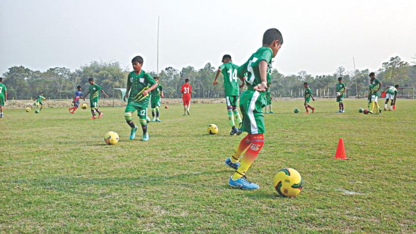 young footballers.jpg