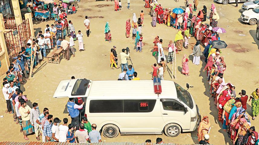 residents-of-karail-slum.jpg