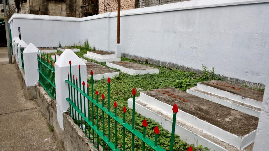 Hussaini Dalan graves