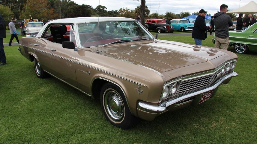 1966_chevrolet_impala_4_door_hardtop_26517594950.jpg