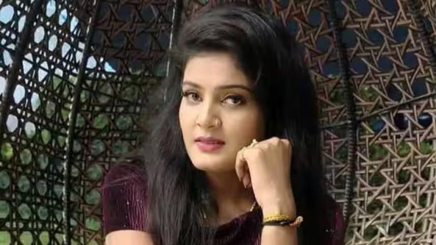 1211675-nisha-upadhyay-bullet.jpg