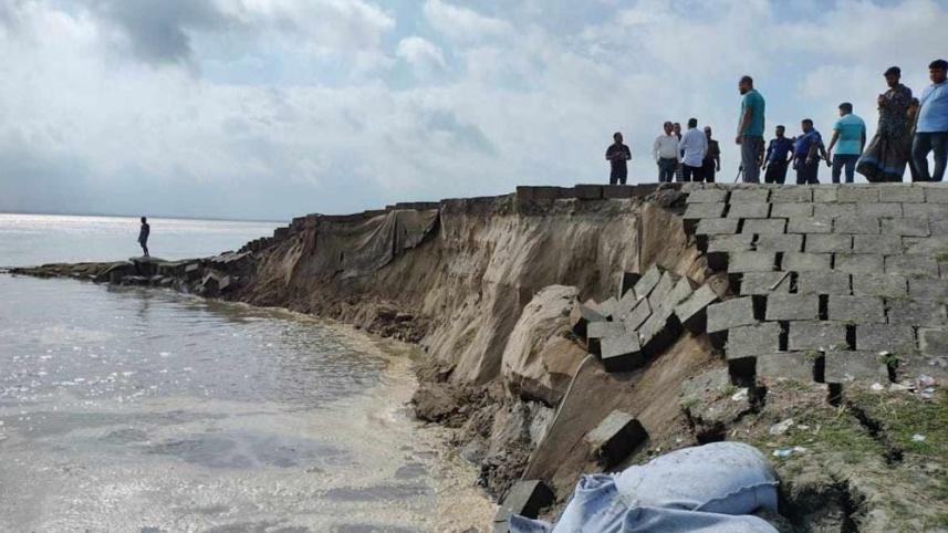 River embankment collapses