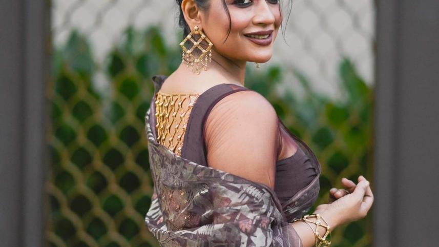 Azmeri Haque Badhan in sari