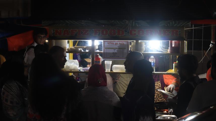 Forget startups, Nafiz Azad Prithibi’s food cart is schooling us on Business 101