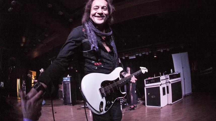 jake_e._lee_2.jpg