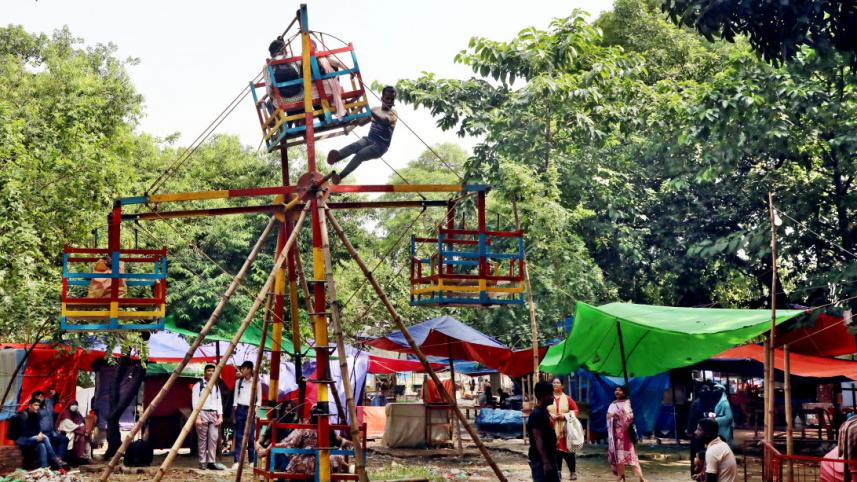 Overcrowding, pollution, food stalls: Suhrawardy Udyan under threat