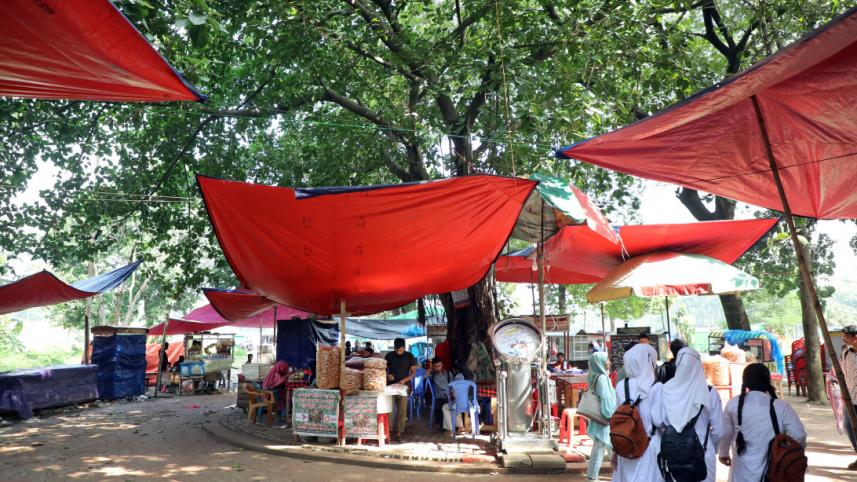 Overcrowding, pollution, food stalls: Suhrawardy Udyan under threat