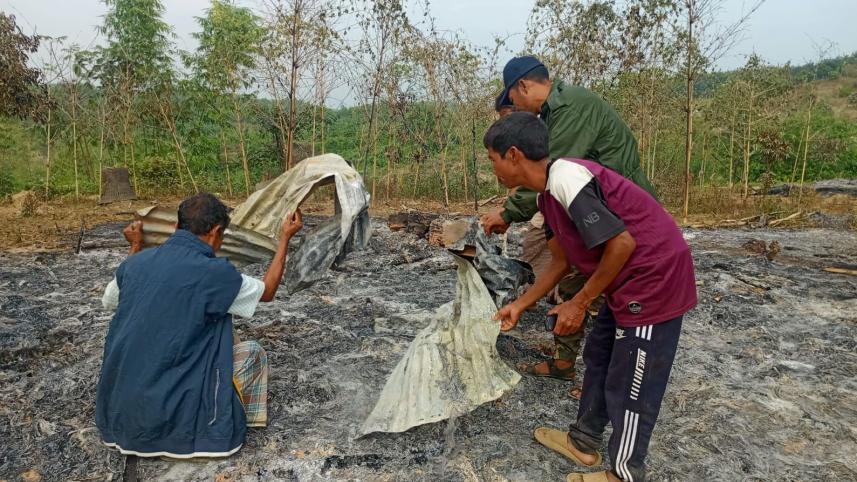 bandarban_houses_burnt.jpg