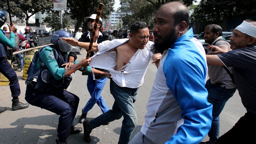 assistant-teacher-protest-03.jpg