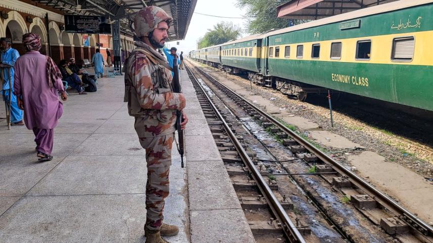 afp_20250312_36zp7xa_v3_preview_pakistanunresttrain.jpg