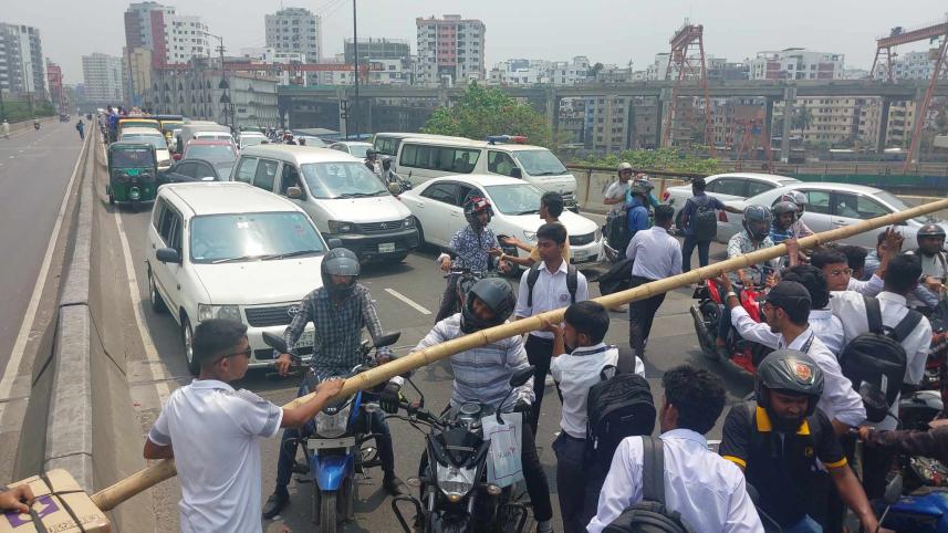 tejgaon_road_block_2.jpg