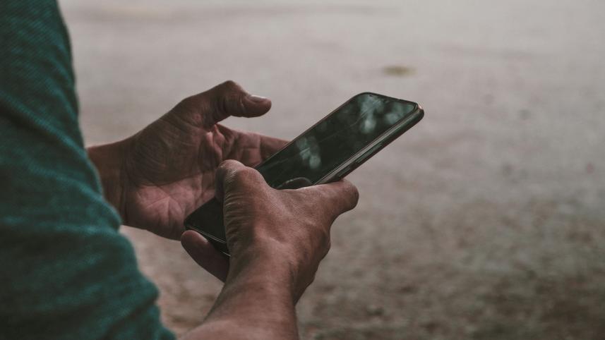 Is screen time really harming our teens?        kamal-uddin-wq75hwcs1ws-unsplash.jpg