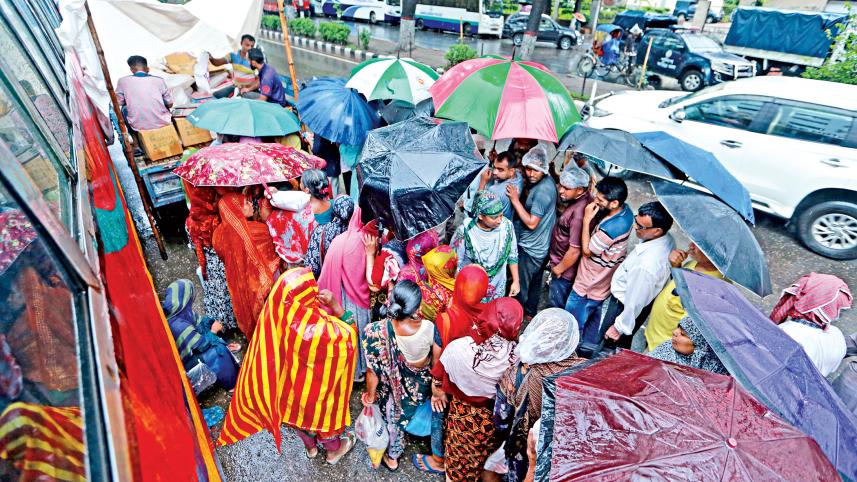 life-in-rain-soaked-dhaka-3.jpg