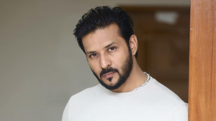 Nirab Hossain to undergo transformation for new film ‘Desh’.png