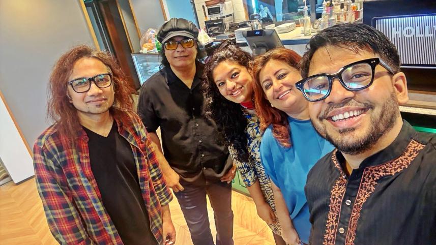 Alif Alauddin collaborated with several musicians for an unplugged session of his most popular songs. jpg