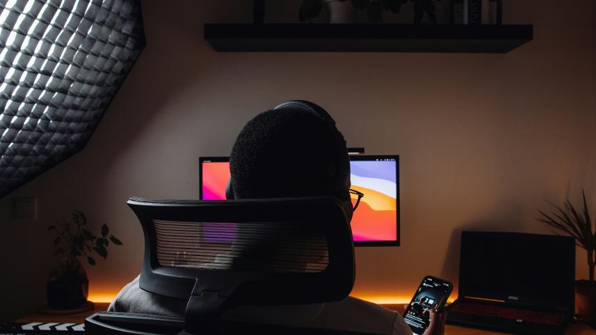 Has AI erased human voices? Dead Internet Theory explained     nubelson-fernandes-rz8oxsjvlte-unsplash.jpg