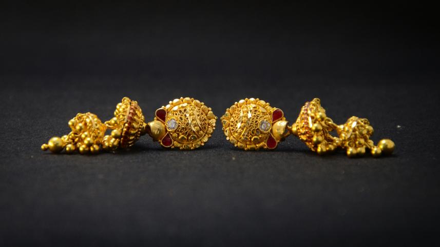 Gold prices are up—but should you invest now?      mayank-gehlot-xpuxdvwbgym-unsplash.jpg