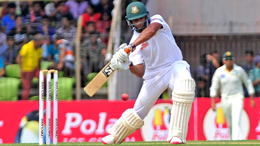 Mahmudullah bats