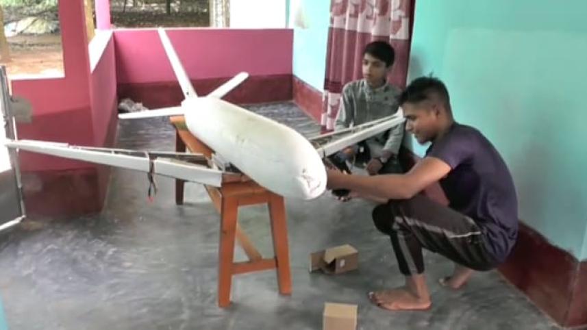 Youth discovered small size aeroplane_715b.jpg