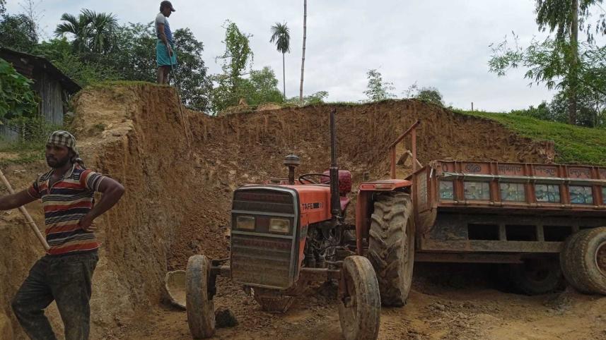 Unabated hill cutting _7790.jpg