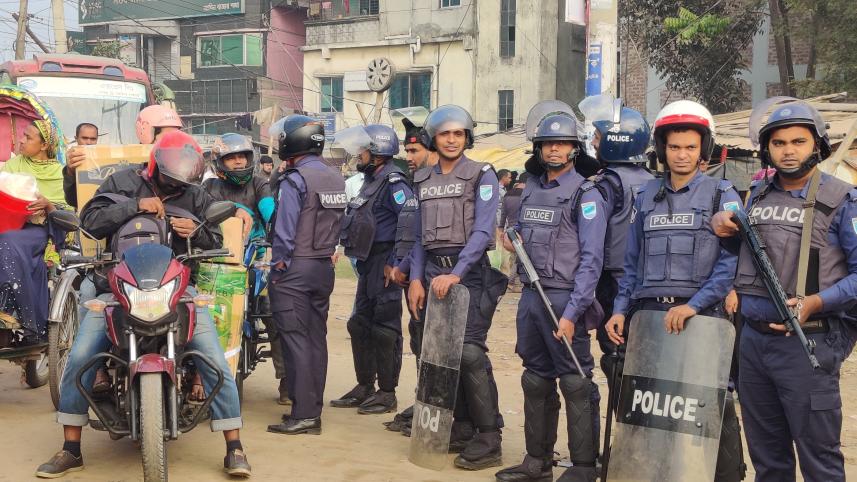 At least 45 detained while entering Dhaka_5456.jpg