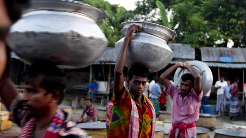 My dhaka -- caretaker_3a02.jpg