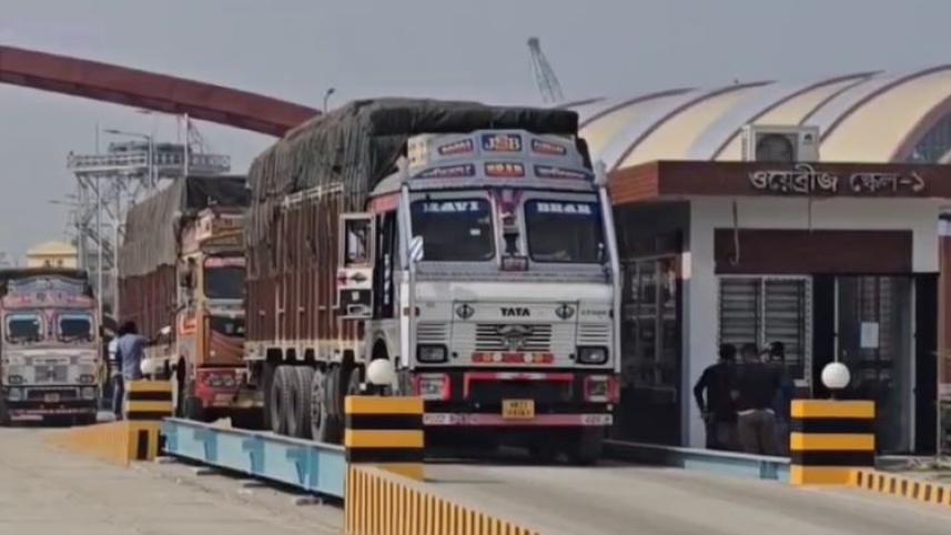 Trade Slumps Amid Tit-for-Tat Bans Between India and Bangladesh.jpg