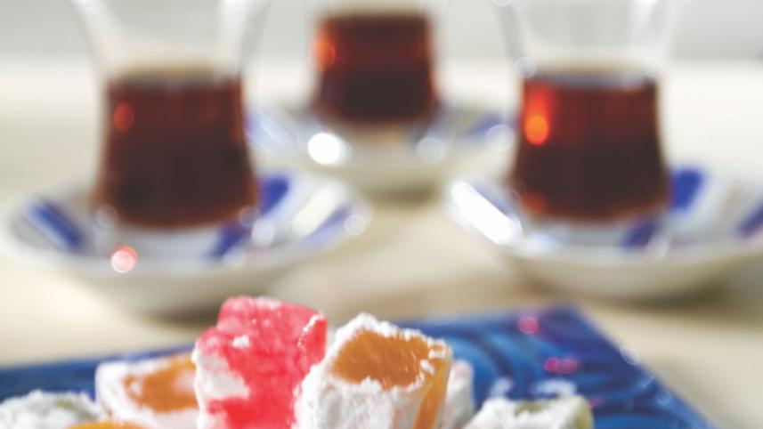 A touch of Eid glam for your table!