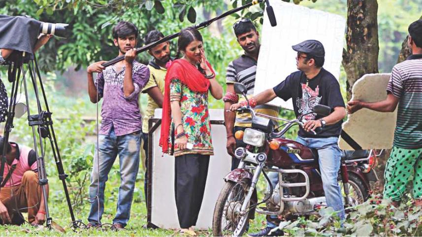 close_up_kache_asar_golpo