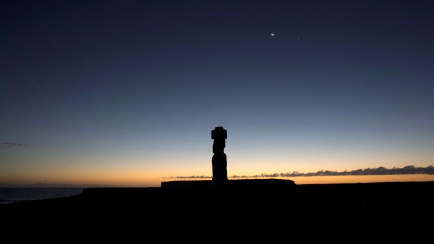 Easter-island-3WB.jpg