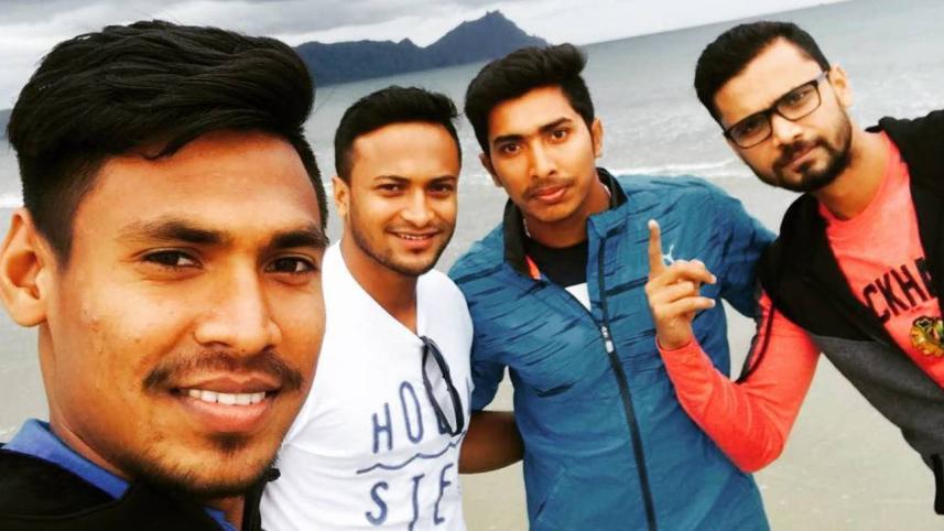 Fizz and his teammates