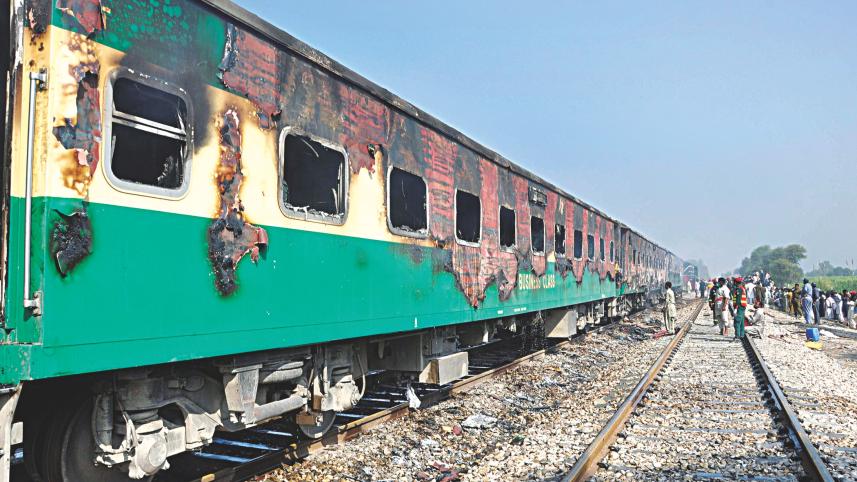 pakistan_train.jpg