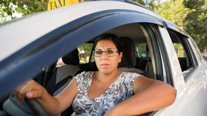 photoessay_worldofwork_07_lebanon_fge_taxidriver_2015_ur009399_1_960x640.jpg