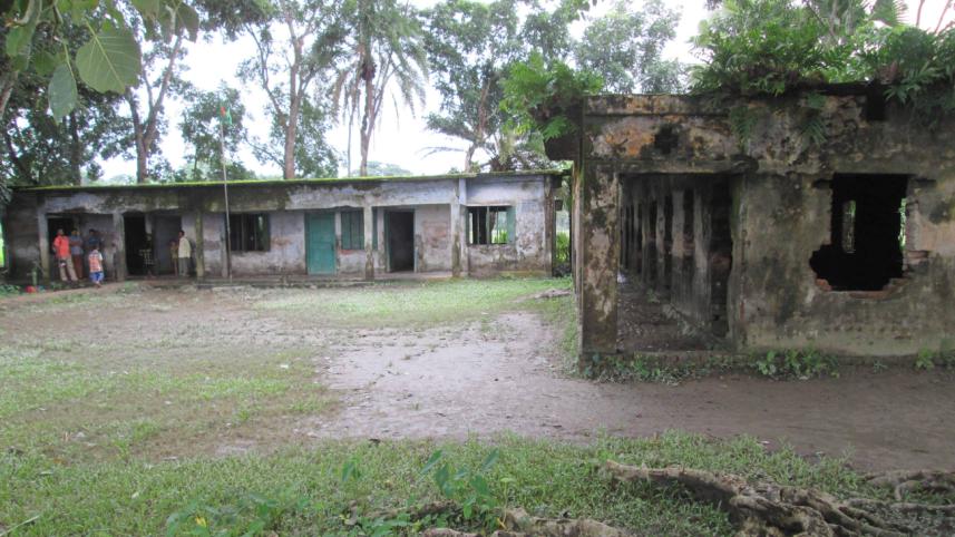 Students of Dakkhin-Purbo Tarabunia Primary School 2.jpg