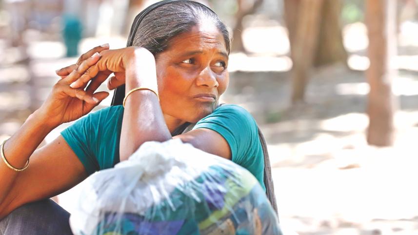 Parvin Begum sitting on the pavement