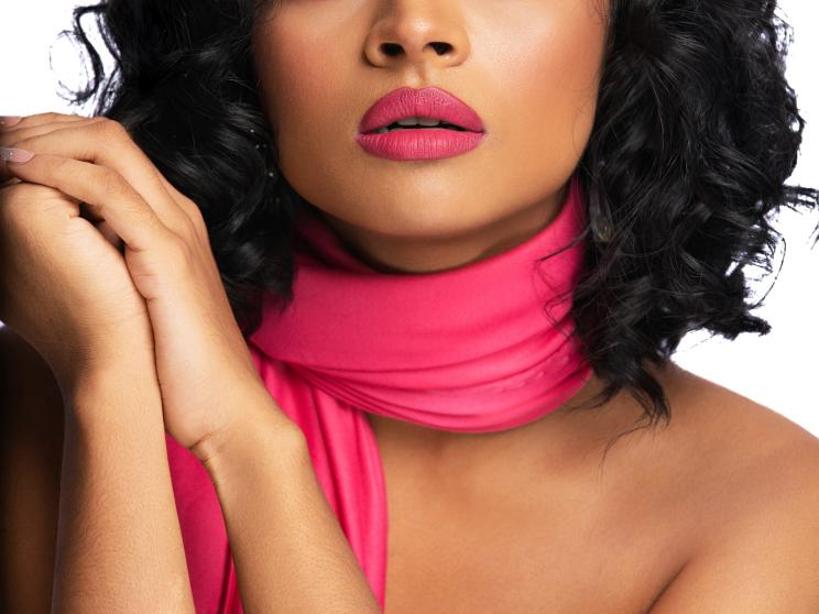 Elevate your summer look with bright teal and turquoise makeup