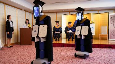 2020-04-07T072439Z_1647215461_RC2JZF9H751W_RTRMADP_3_HEALTH-CORONAVIRUS-JAPAN-REMOTE-GRADUATION.JPG
