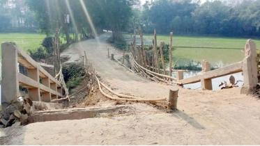 Broken-bridge-lies-Mirzapur.jpg