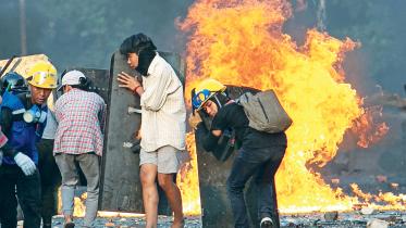 Chinese-factories-torched.jpg
