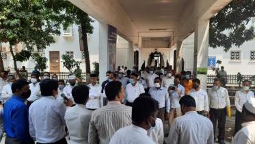 SC_lawyers protesting.jpg