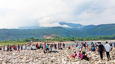 white-stone-beach-at-Bholaganj-of-Sylhet.jpg