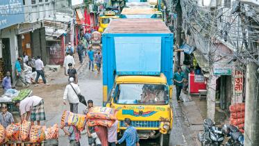 Khatunganj-market.jpg