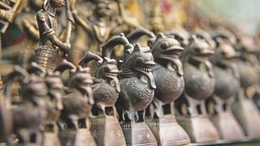 ANTIQUES - TREASURES FROM THE PAST