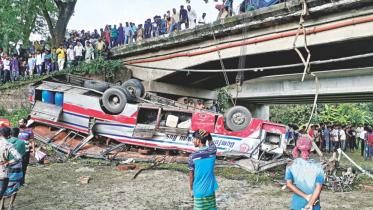 bangladesh road crash.jpg