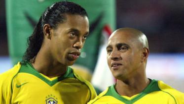 Carlos and Ronaldinho.jpg