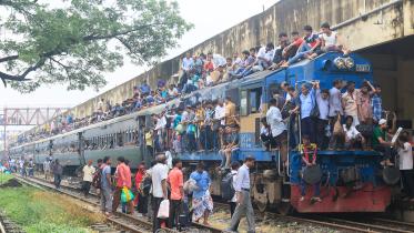 Eid-holidaymakers-leave-Dhaka.jpg