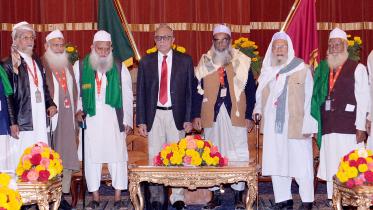 Hamid-talks.jpg
