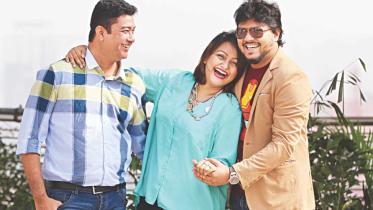 In conversation with the cast of “Mukhosh Manush”